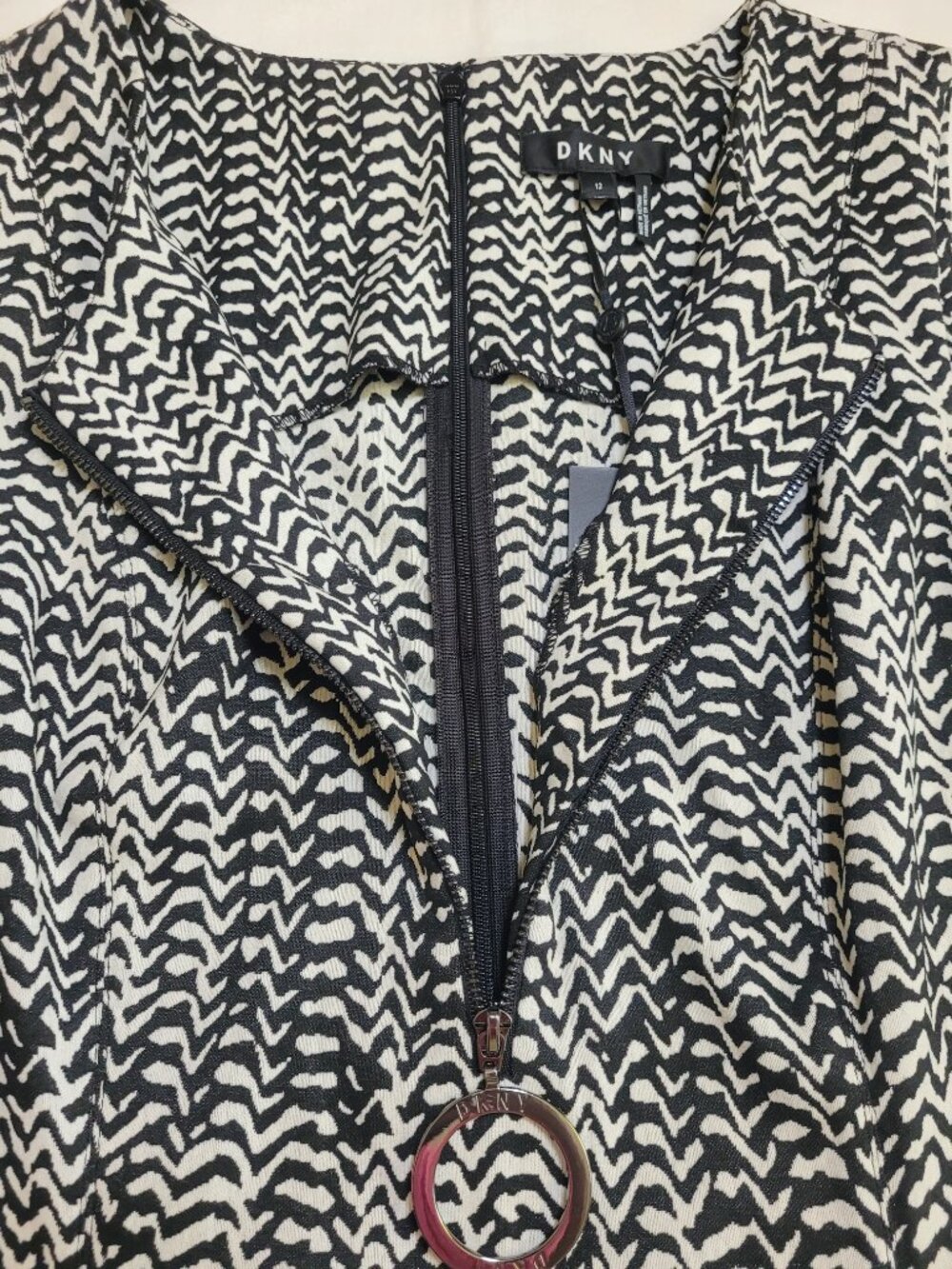 DKNY Colorblock Herringbone Zip Sheath Dress Black White NEW Quiet Luxury - Picture 6 of 12